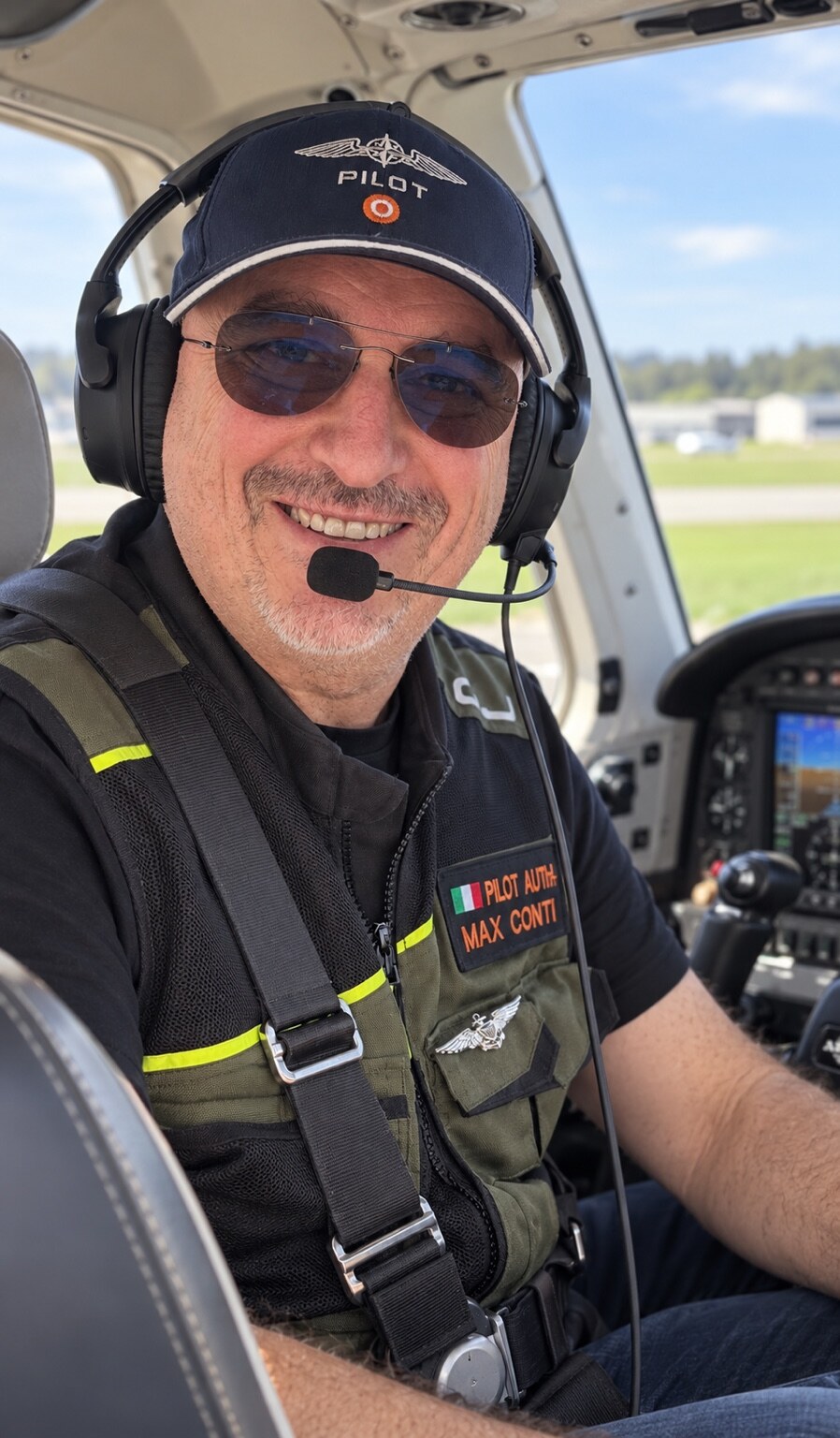 Max Conti in cabina di pilotaggio