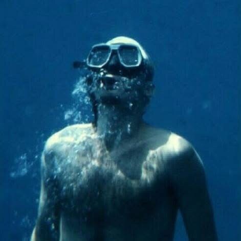Max Conti durante un’immersione subacquea